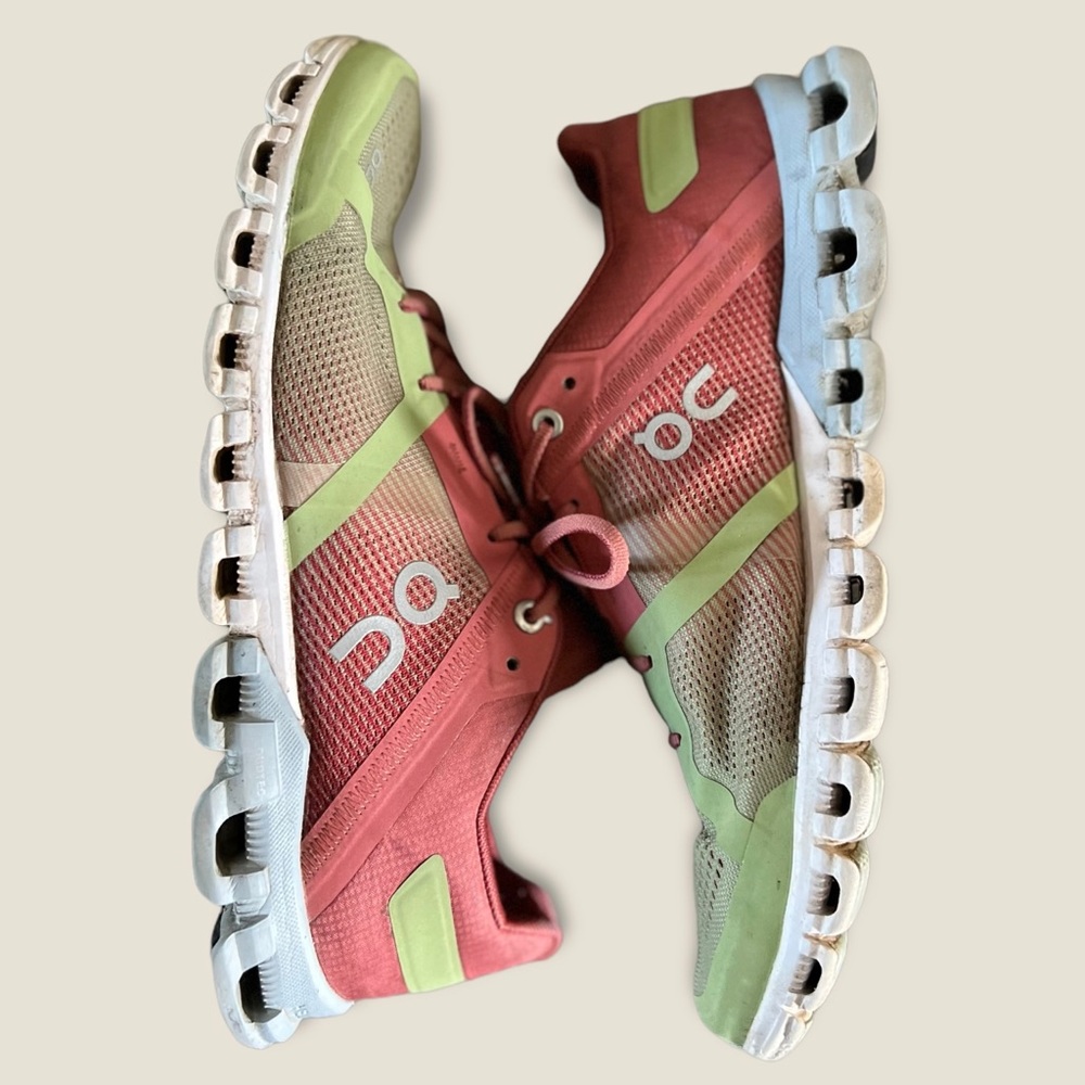 OnCloud Cloudflow Guava/Dustrose Running Shoe -Size 9